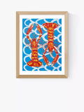 EAST END PRINTS Alice Straker 'Langoustines auf Blau' Gerahmter Druck