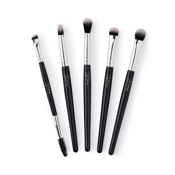 By Joy Adenuga The Eye Brush Set