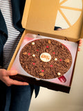 The Gourmet Chocolate Pizza Co. präsentiert exklusiv die nächste Happy Birthday 10-Zoll-Pizza: