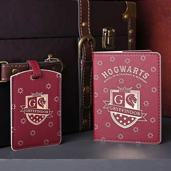 Harry Potter Alumni Passport Holder &amp;amp; Luggage Tag Gryffindor